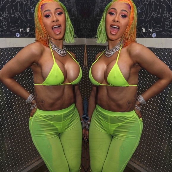 ‼️LAST ONE‼️ SZ  L ✨SEEN ON CARDI✨ - Picture 5 of 7